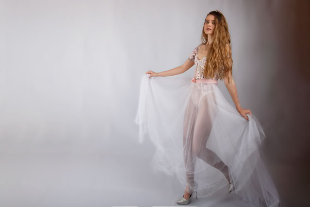 Stylizacyjna Sesja Fotograficzna. Portret Kobiety. Kobieca sesja zdjęciowa.